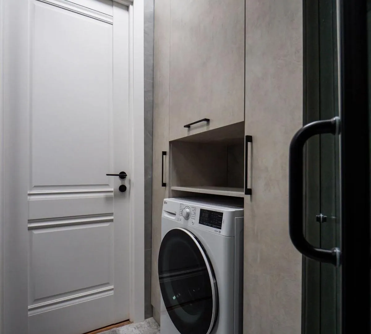 Four Season Apartment Almaty